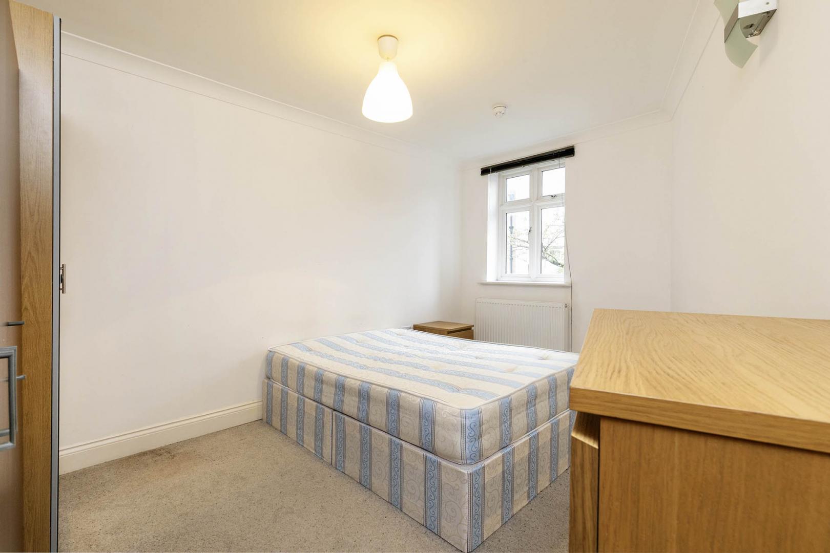 1 Bedroom, 1 bath, 1 reception Flat			 Heathfield Park, , WILLESDEN GREEN